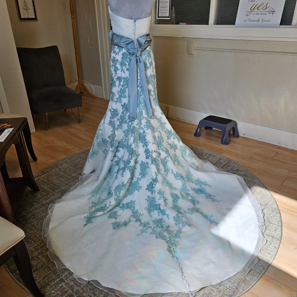 SIZE 6 ivory Allure Bridals HAND DYED wedding gown in Moss Green on ivory - Picture 7 of 11